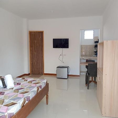 __Aplaridel Inn Suites__ Angeles Buitenkant foto