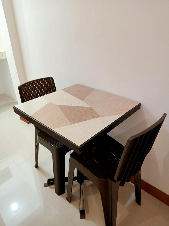 __Aplaridel Inn Suites__ Angeles Buitenkant foto