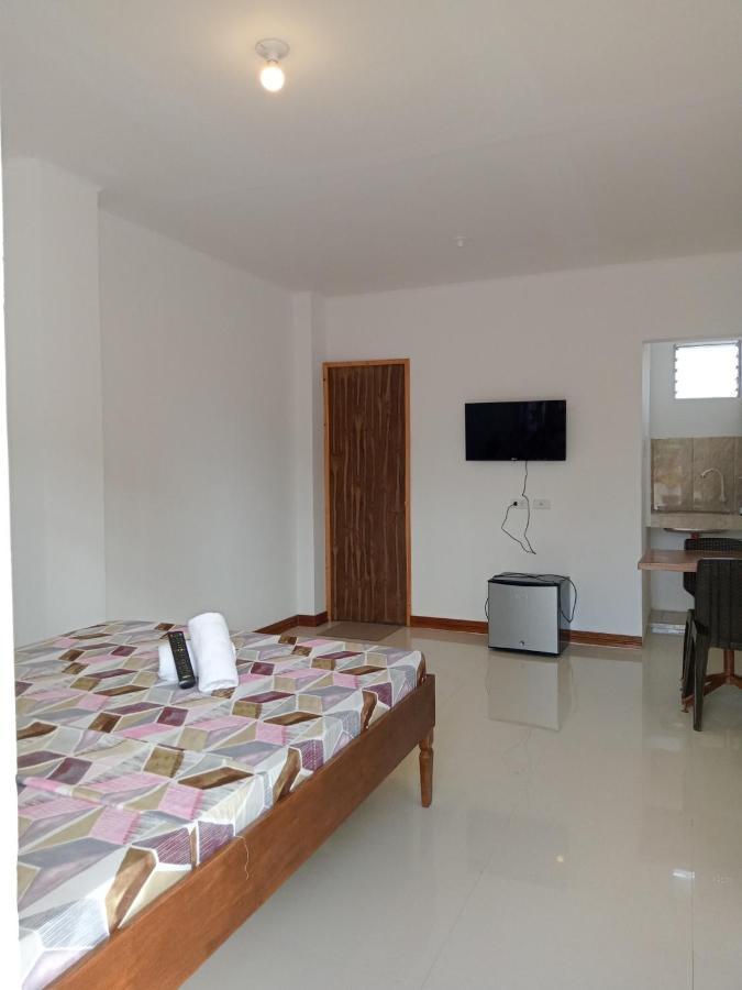 __Aplaridel Inn Suites__ Angeles Buitenkant foto
