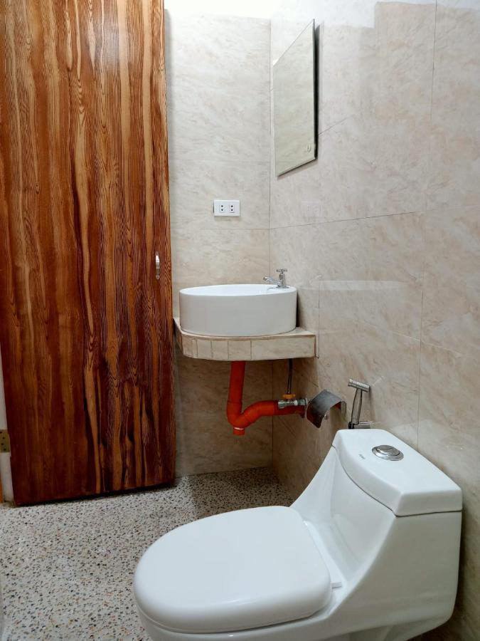 __Aplaridel Inn Suites__ Angeles Buitenkant foto
