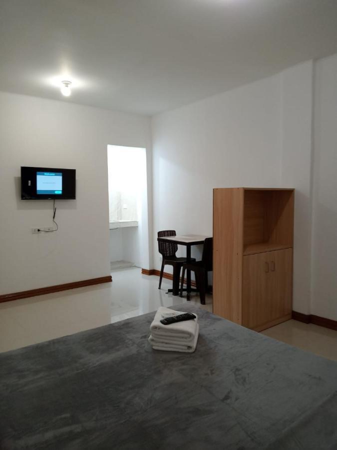 __Aplaridel Inn Suites__ Angeles Buitenkant foto