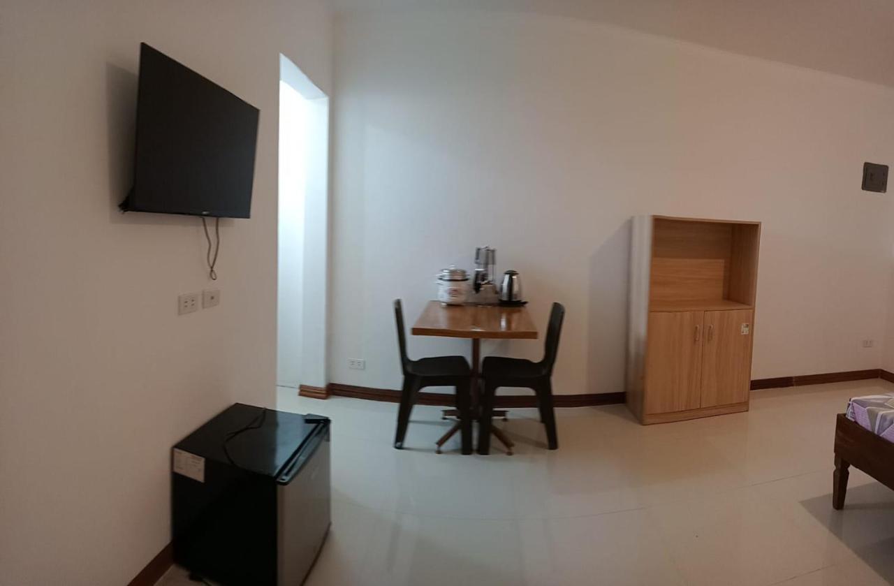 __Aplaridel Inn Suites__ Angeles Buitenkant foto