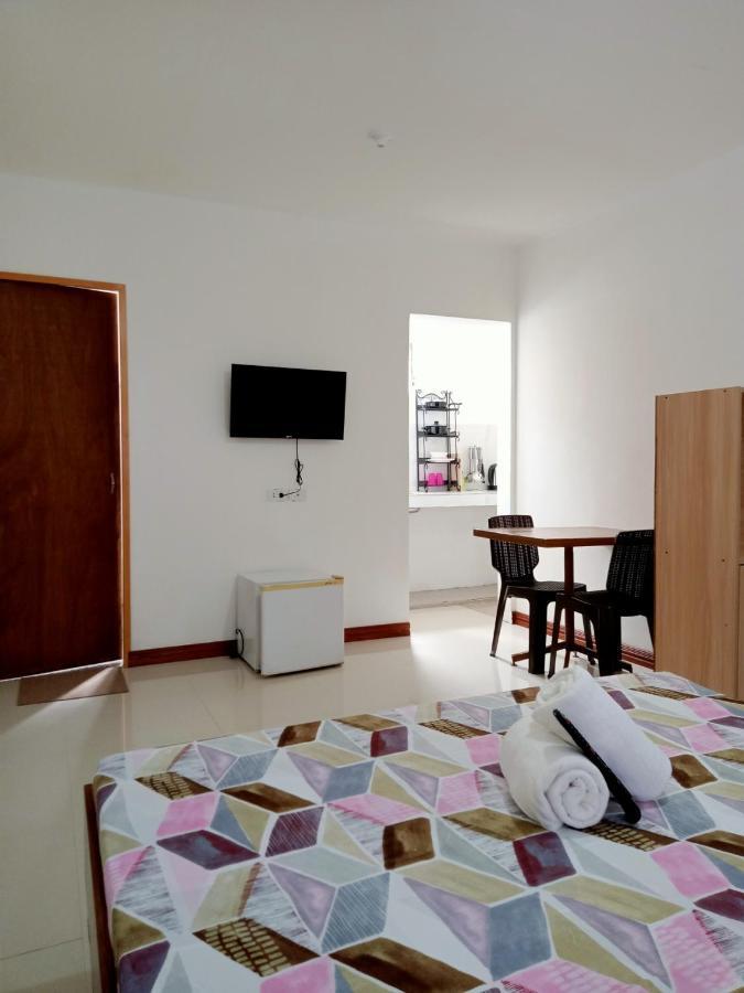 __Aplaridel Inn Suites__ Angeles Buitenkant foto